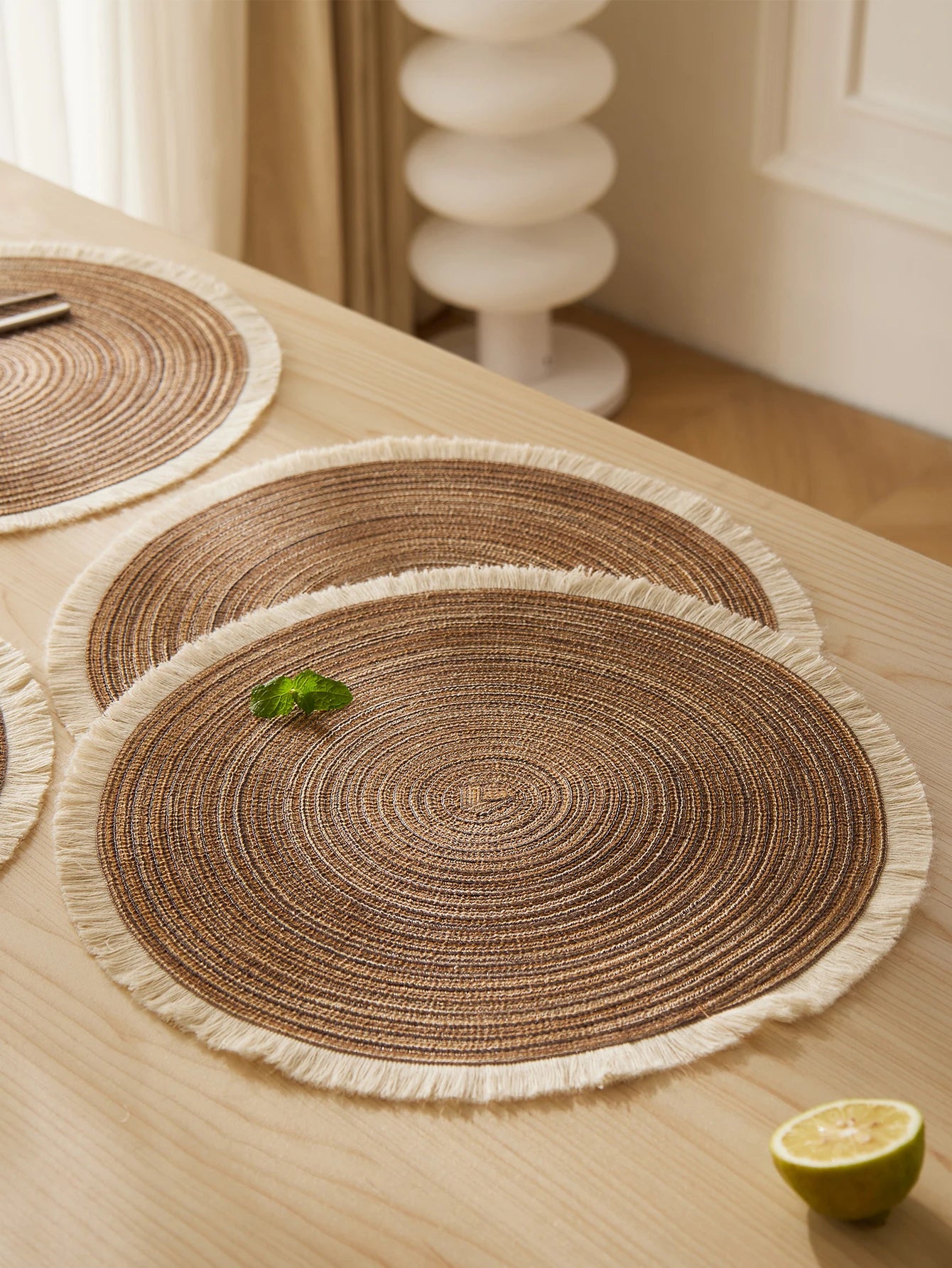 Hot Round Braided Placemats Set of 4 Washable PP Heat Resistant 38cm Table Place Mat for Kitchen Xmas Dining Table Party Decor